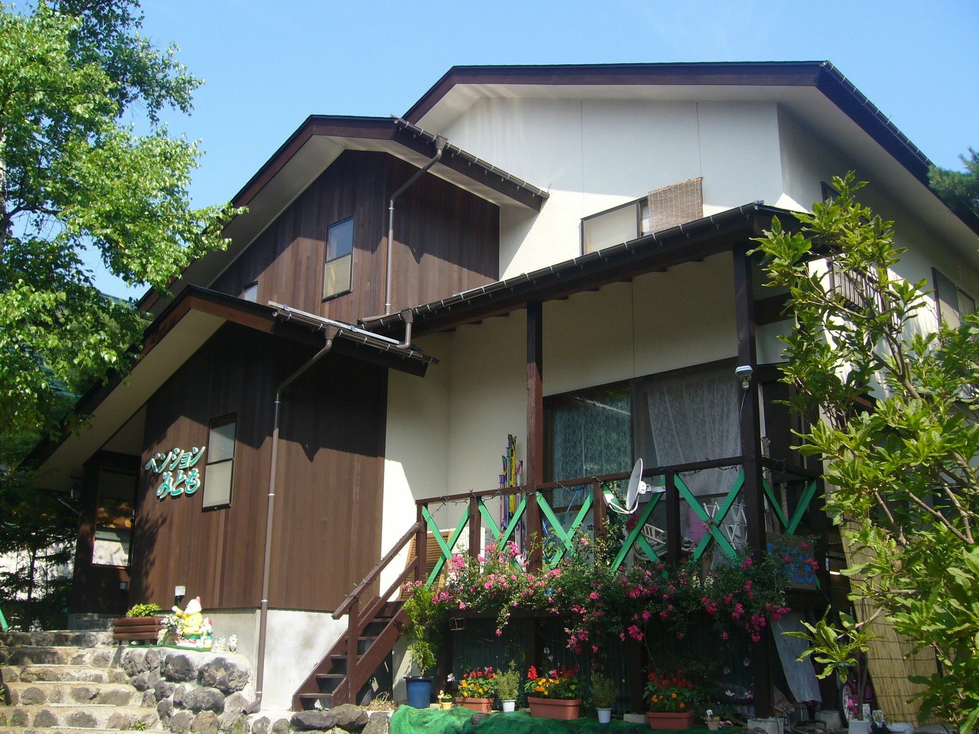 Pension Mitomo Kusatsu  Exteriör bild
